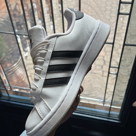 Ladies black and white classic adidas - Picture 3 of 6